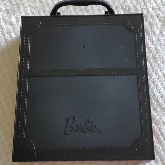 Barbie Wardrobe - Picture 3 of 8